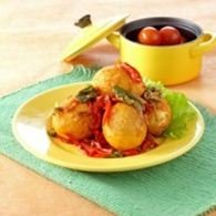 tumis telur bulat tabur irisan cabe tumis telur bulat tabur irisan cabe